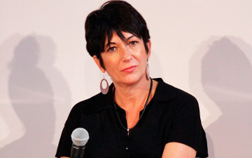 Ghislaine Maxwell tinha ‘acesso irrestrito’ ao Palácio de Buckingham, diz tabloide britânico