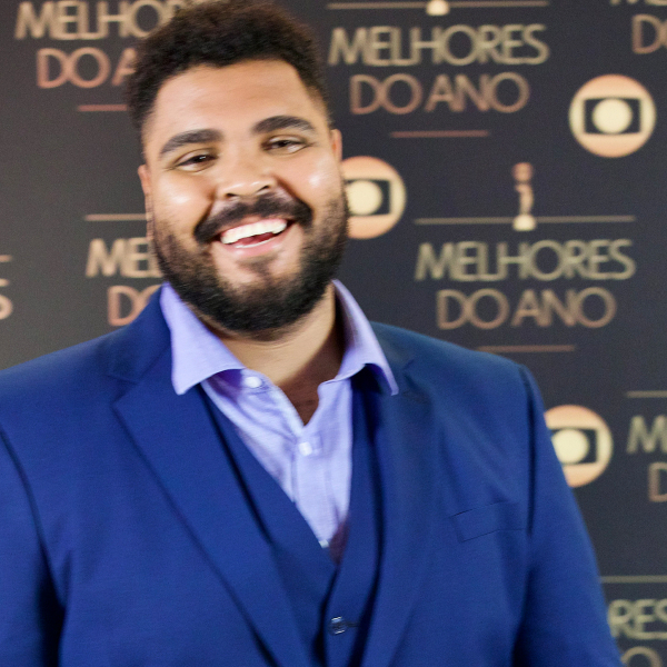 Humorista Paulo Vieira se torna onipresente na Globo e ganha quadro no “BBB 22”: “Emprego dos sonhos”