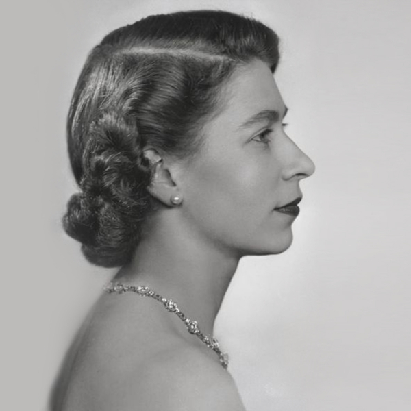 Palácio festeja 70 anos da primeira foto oficial da rainha Elizabeth II