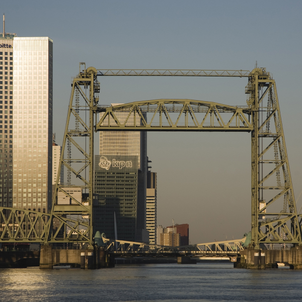 Ponte histórica na Holanda será desmontada para passagem de iate de Jeff Bezos