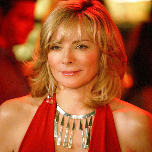 Fãs de ‘Emily in Paris’ querem ver Samantha Jones na série. Será que Kim Cattrall topa?