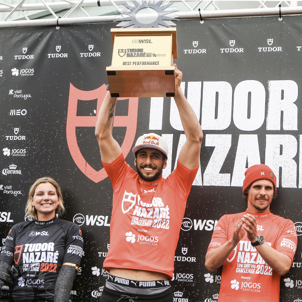 Maya Gabeira e Lucas Chumbo garantem títulos do surf em Nazaré