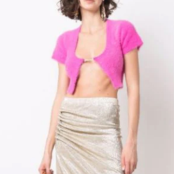 Desejo do dia: top com decote “cortina aberta” da Jacquemus