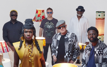 Ibibio Sound Machine recorre à produção de Hot Chip em disco pra tocar na pista