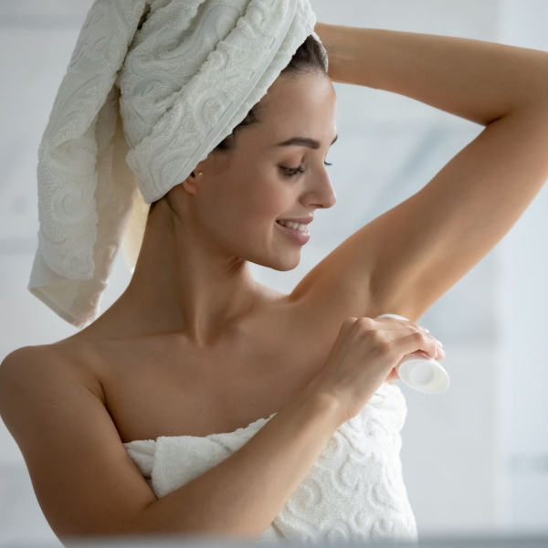 Desodorante natural é a nova aposta do clean beauty para uma proteção menos tóxica
