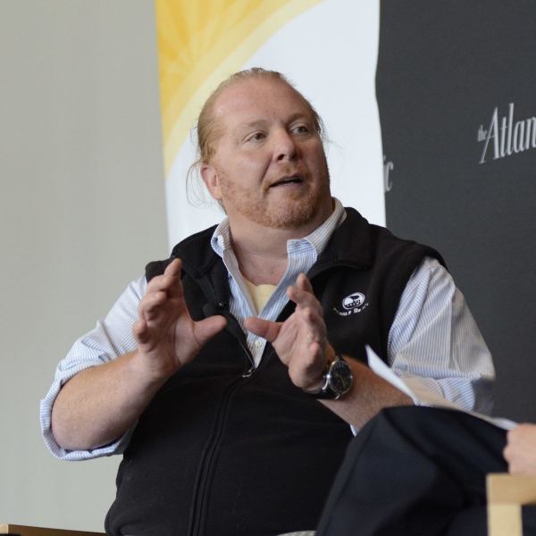 Chef celebridade Mario Batali é inocentado de acusações de assédio que o fizeram perder negócios há 3 anos