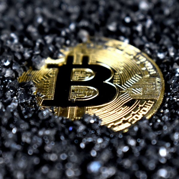 Derretimento das criptomoedas faz fortuna de sócio bilionário de Gisele e Tom Brady cair pela metade