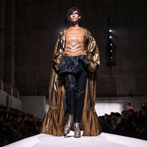 Fenômeno fashion: conheça Kerolyn Soares, brasileira que está entre as 50 modelos mais importantes do mundo