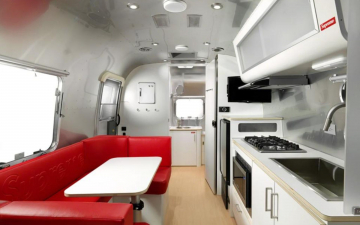 Supreme lança motorhome de luxo com sua assinatura por mais de R$ 430 mil
