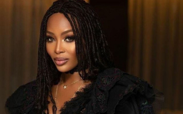 O que é o declínio hormonal citado por Naomi na série The Super Models?