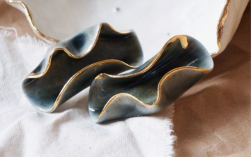 Desejo do dia: brincos em formato de ondas do Impar Ateliê