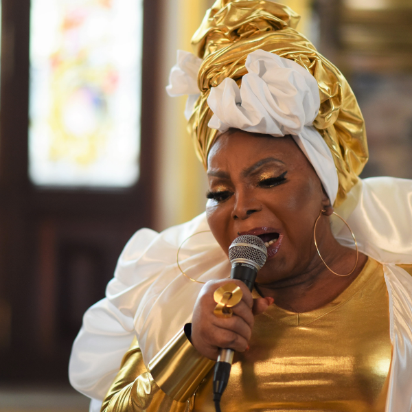 Neta de Elza Soares fala sobre carreira viva da cantora, que faria 92: ‘Ela não tinha idade, tinha tempo’