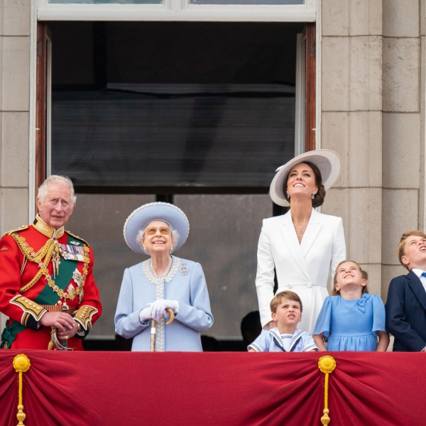 Desfile militar, Elizabeth II na sacada, Louis irritado: o que já rolou nas comemorações do Jubileu de Platina