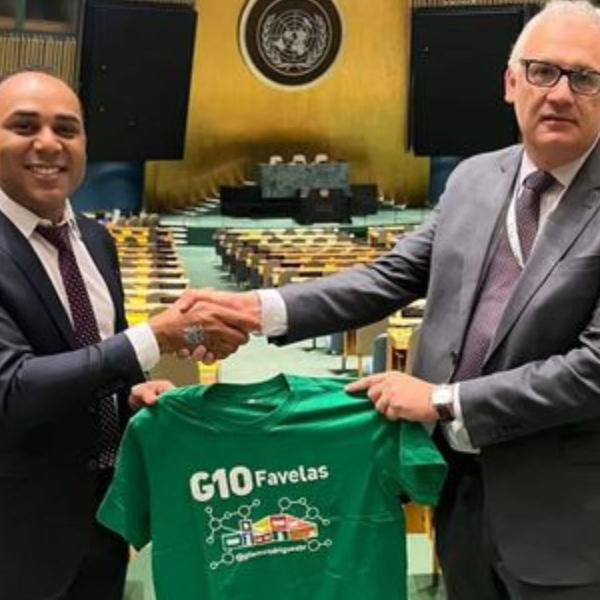 Presidente do G10 Favelas, Gilson Rodrigues discursa na abertura do pregão da Bolsa de Valores de NY