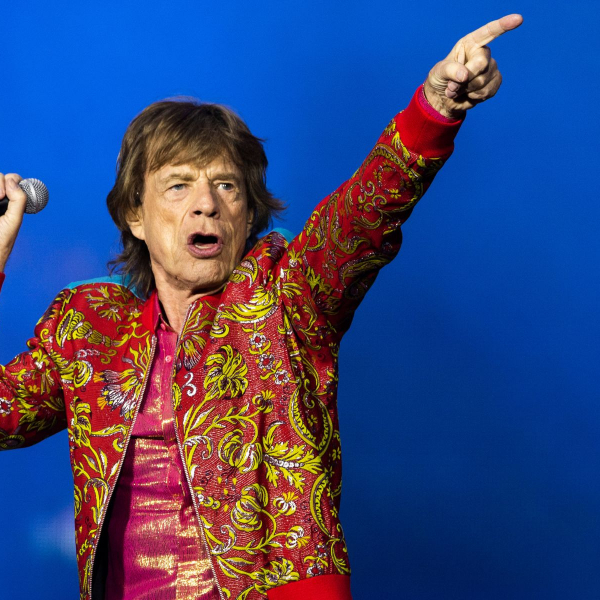 Mick Jagger faz 79 anos na ativa: relembre 5 momentos importantes (e inusitados) da carreira do astro
