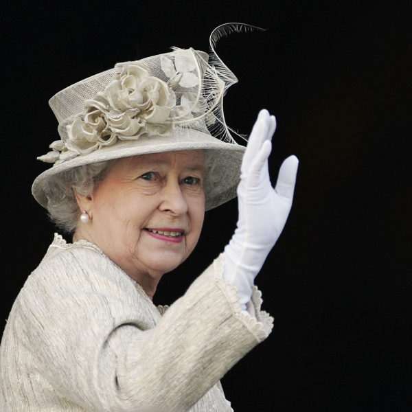 Morta há um ano, Elizabeth 2ª continua influenciando