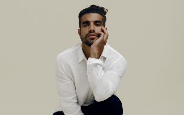 Caio Castro vive solteiro que foge de compromisso em novo filme da Netflix: ‘Diferente dele, sou intenso nas relações’