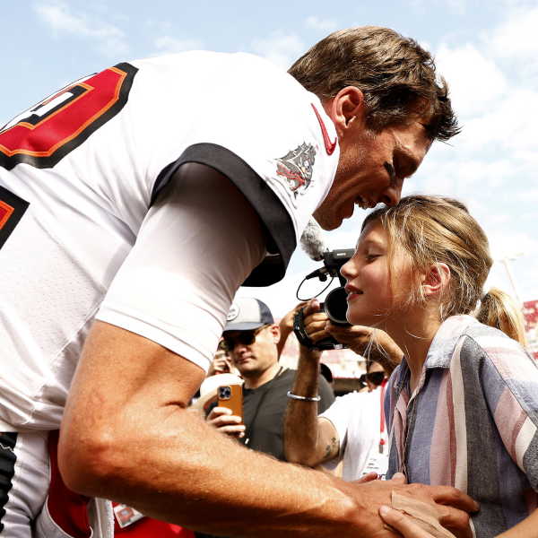Em meio a rumores de separação, filhos de Tom Brady e Gisele Bündchen assistem a partida do pai sem a mãe
