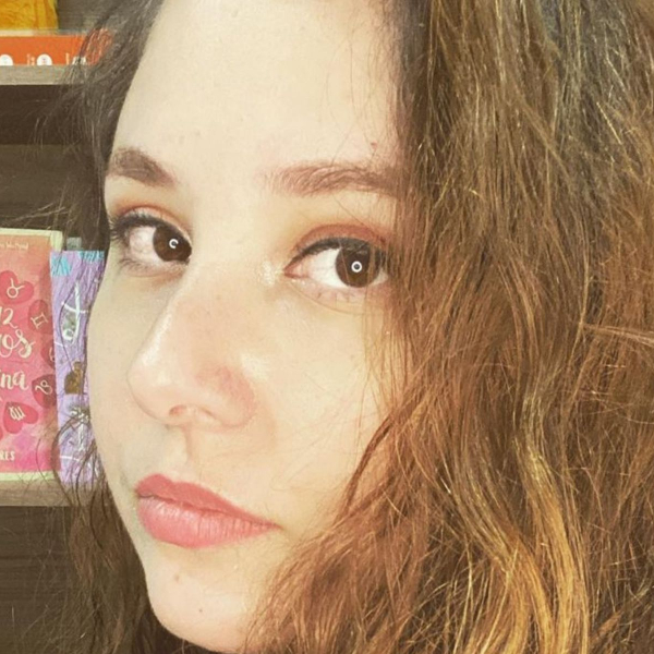 Ray Tavares foi das fanfics na internet aos livros e hoje assina roteiro de série da Netflix: ‘Não imaginava que aconteceria’