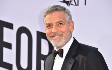George Clooney ficou ‘apavorado’ ao descobrir que teria gêmeos aos 56: ‘Foi um desastre’
