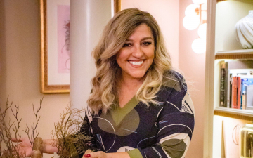 Prestes a viver primeira vilã em ‘Todas as Flores’, Regina Casé revela outra experiência inédita: ‘Nunca fiz uma rica’