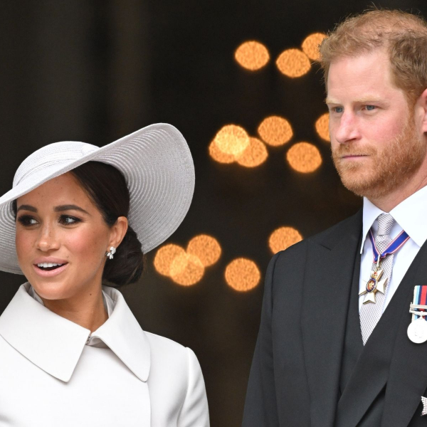 Príncipe Harry pode ir sozinho à coroação de Charles 3º: ‘Não acho que Meghan seja corajosa o suficiente’, diz ex-mordomo real