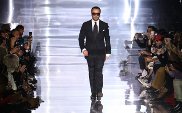 Responsável por tirar a Gucci do vermelho nos anos 90, Tom Ford pode voltar ao comando da maison italiana