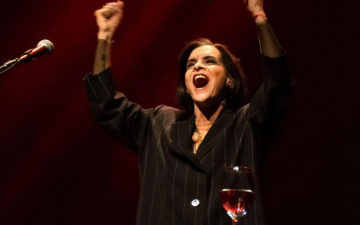 Marina Lima apresenta o espetáculo “Nas Ondas da Marina” em SP