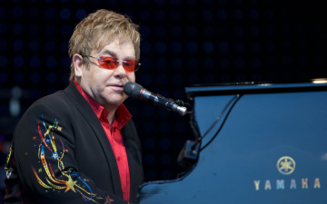 Último show de Elton John terá participação de Dua Lipa e será transmitido pela Disney+