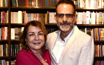Alberto Renault lança livro com noite de autógrafos na Livraria da Travessa de Ipanema, no Rio