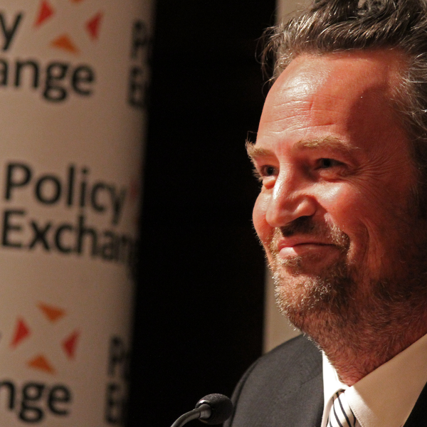 Matthew Perry revela verdadeiro cachê de ‘Friends’ e diz que elenco foi ‘idiota’ por querer menos episódios