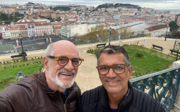 Marcos Caruso se casa com técnico de enfermagem em Portugal