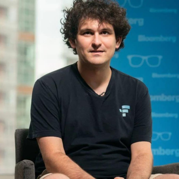 Patrimônio de Sam Bankman-Fried, ex-rei das criptomoedas, cai de R$ 126 bilhões para R$ 524 mil em menos de 6 meses