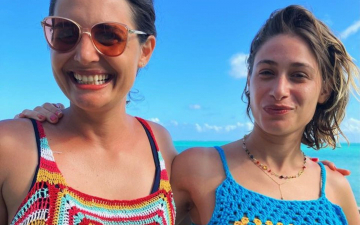 De férias em Pernambuco, Luisa Arraes e Caio Blat arrasam com looks de crochê feitos pela atriz