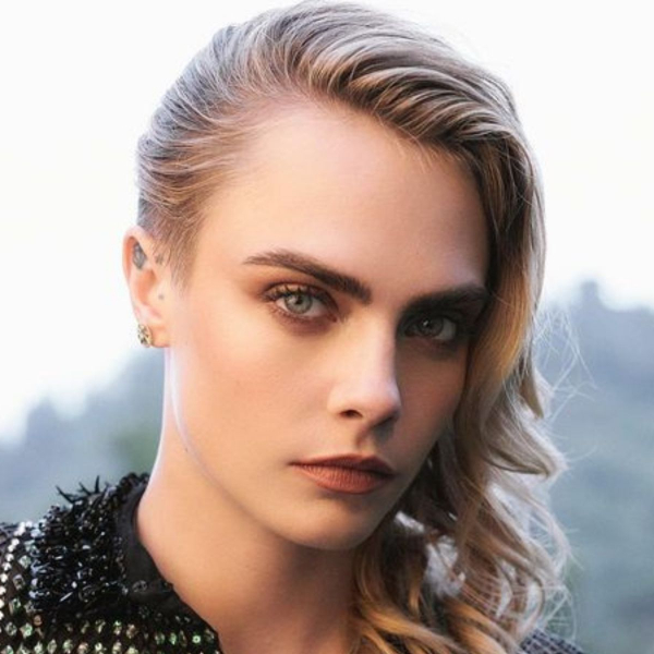 Cara Delevingne revela luta contra vícios e diz que fotos virais a ajudaram na recuperação: ‘Fiquei agradecida’