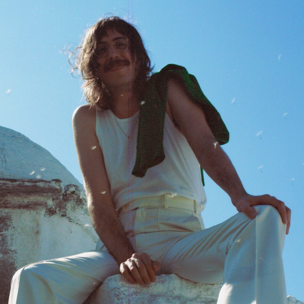 Queridinho indie e representante da nova MPB, Tim Bernardes canta Gal Costa no C6 Fest: ‘Situação especial’