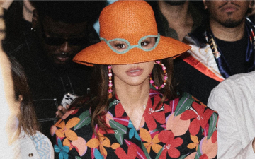 Sabrina Sato rouba a cena na SPFW com chapéu excêntrico e divertido de marca italiana