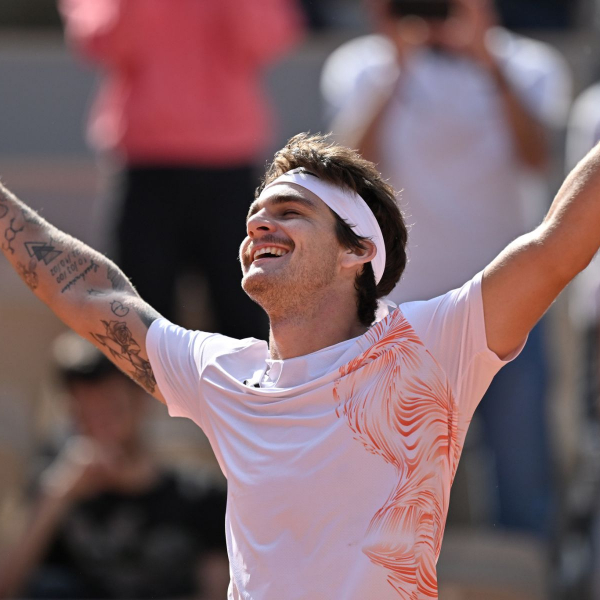 Tenista brasileiro Thiago Wild surpreende e vence o número 2 do mundo na primeira rodada de Roland Garros