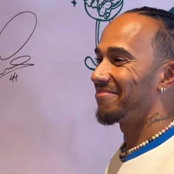 Lewis Hamilton visita o Neat Burguer em Nova York, restaurante vegano apoiado por ele e Leo DiCaprio