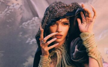 Cantora Grimes lucra quase 6 milhões de dólares e não é com música