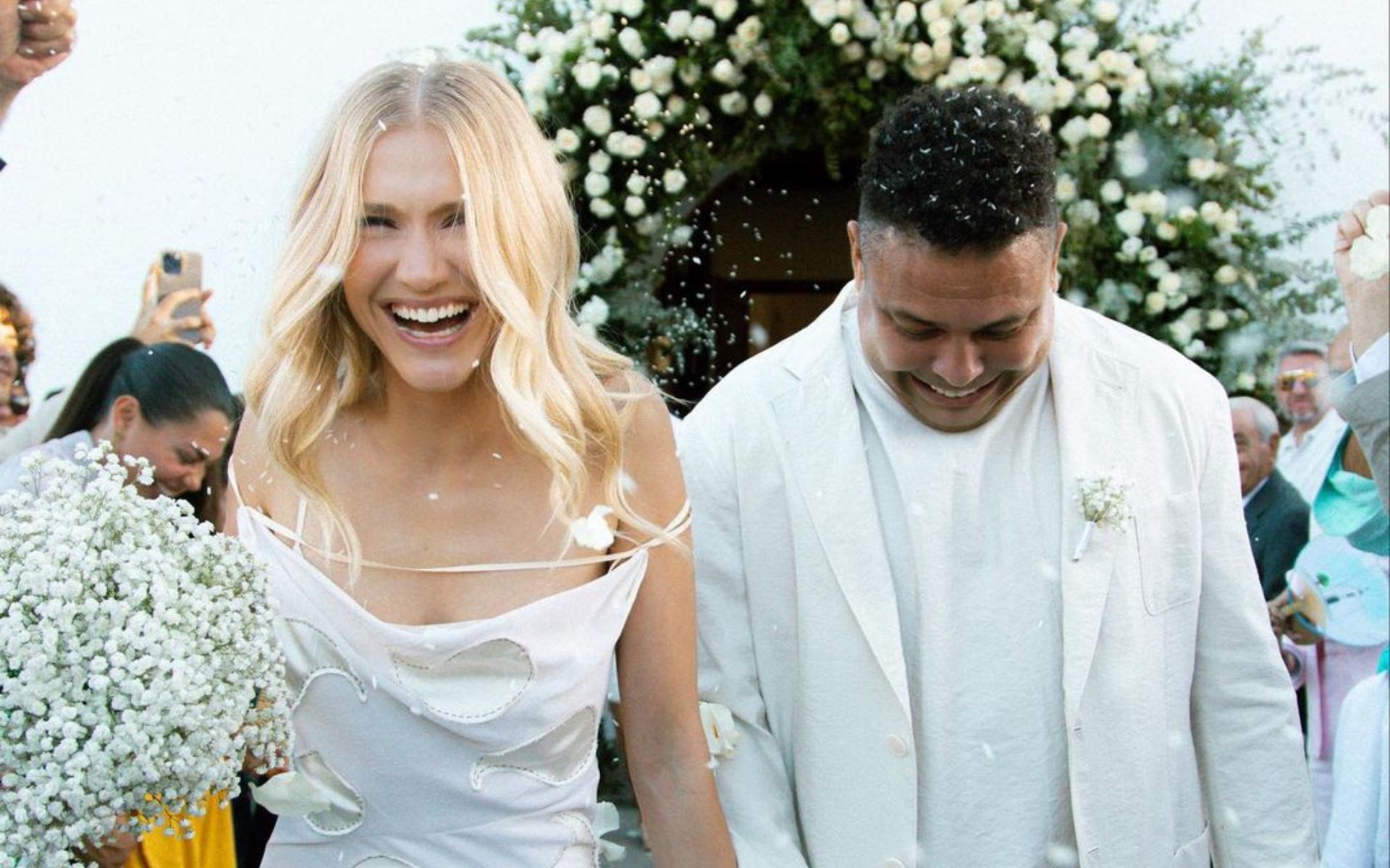 Celina Locks e Ronaldo Nazário oficializam sua união em Ibiza