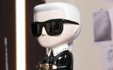 Karl Lagerfeld vira toy art do tipo luxuosa: feita de cerâmica com ouro 24 quilates