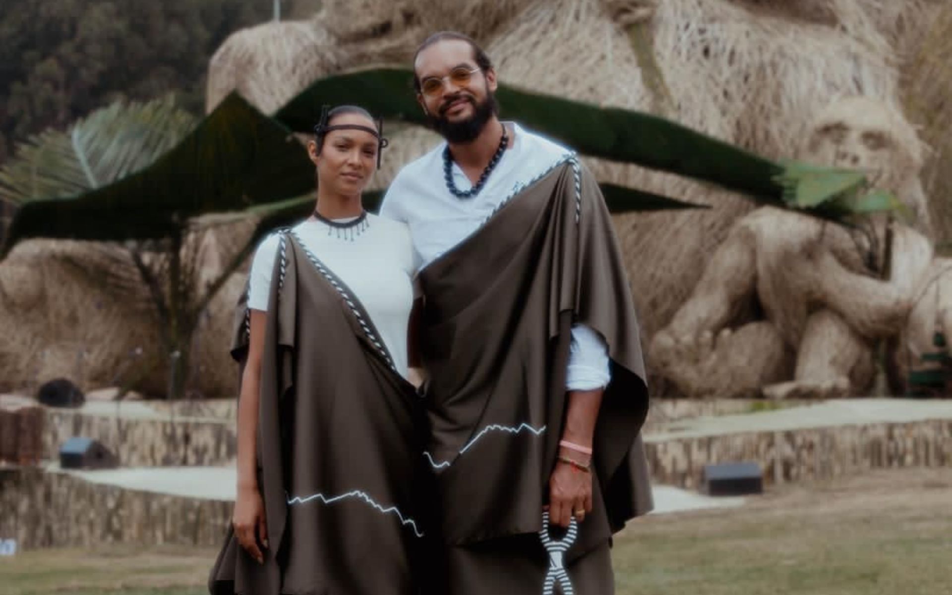 Lais Ribeiro e o marido Joakim Noah batizam bebês gorila em país africano