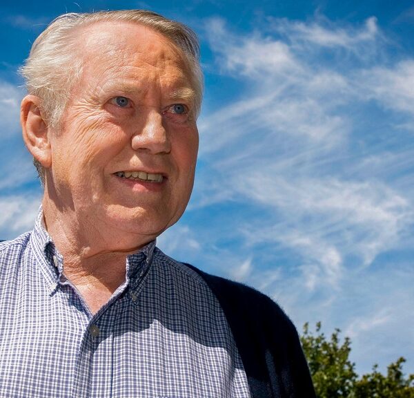 Charles Feeney: A vida e morte do bilionário que doou tudo