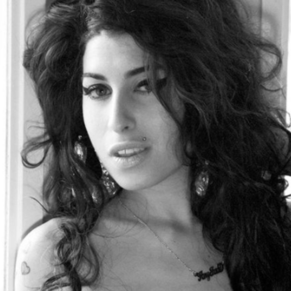 ‘Back to Black’: filme sobre Amy Winehouse chega aos cinemas