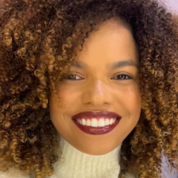 Após reação alérgica grave, Jeniffer Nascimento mostra foto e faz alerta