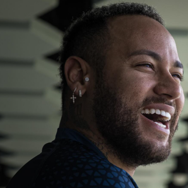 Foto de Neymar com a filha Mavie gera comentários sobre semelhança