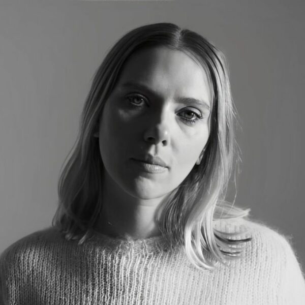 Scarlett Johansson acusa Chat GPT de copiar sua voz e toma atitude
