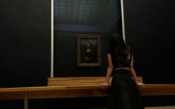 Visita VIP de Kendall Jenner ao Museu do Louvre