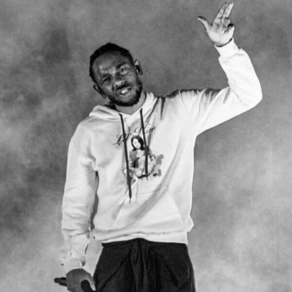 Kendrick Lamar reúne rappers e reforça crítica a Drake em show intenso